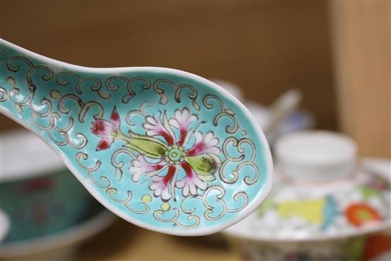 Five Chinese porcelain rice bowls, covers and stands, together with two spoons, second half 20th century, bowls 10.5cm diameter